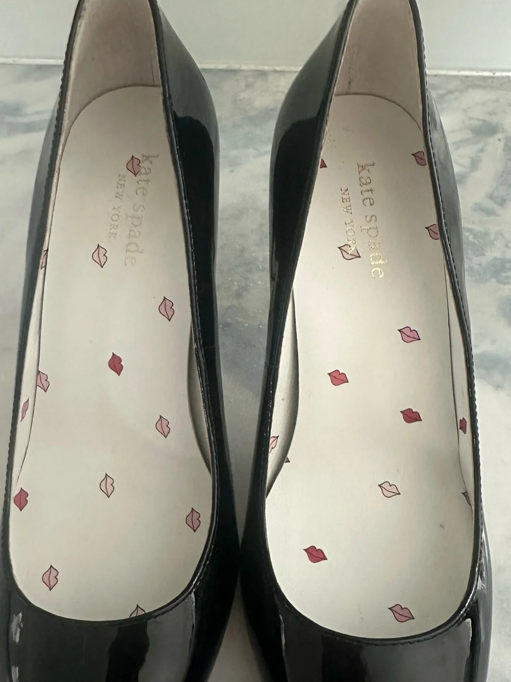 Limited Edition kate spade Black Patent Pointed Toe Pumps Lip-Print Insole 7
